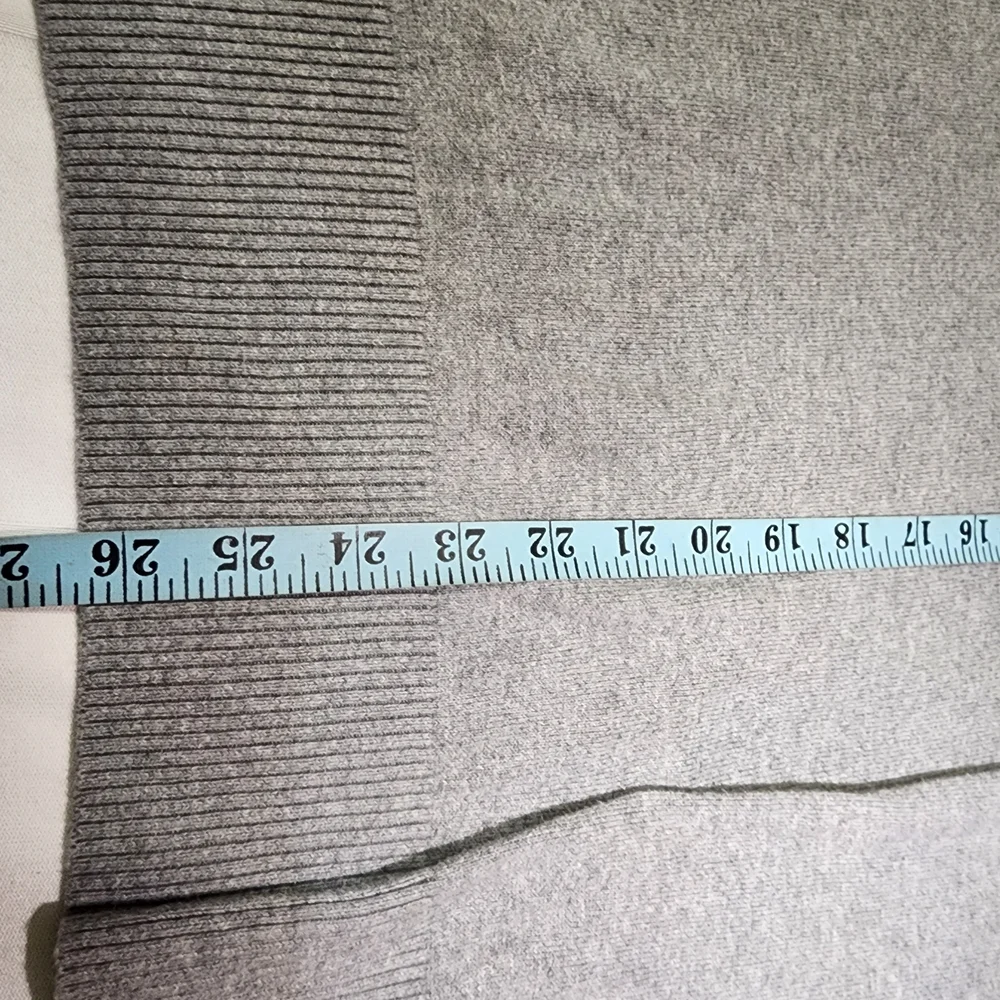 Banana‎ Republic Gray Knit Sweater